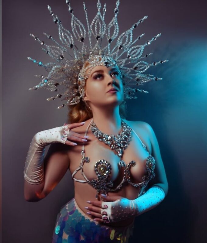 Burlesque Dancers London lady in jewels for Burlesque theme party ideas blog