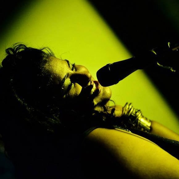 Book the best cabaret singers for your event. Singer in London sings with mic